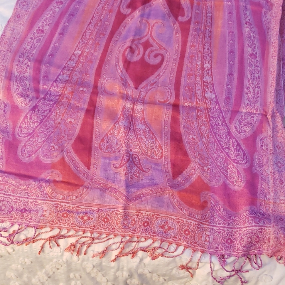 Never worn, lightweight, fringed patterned scarf